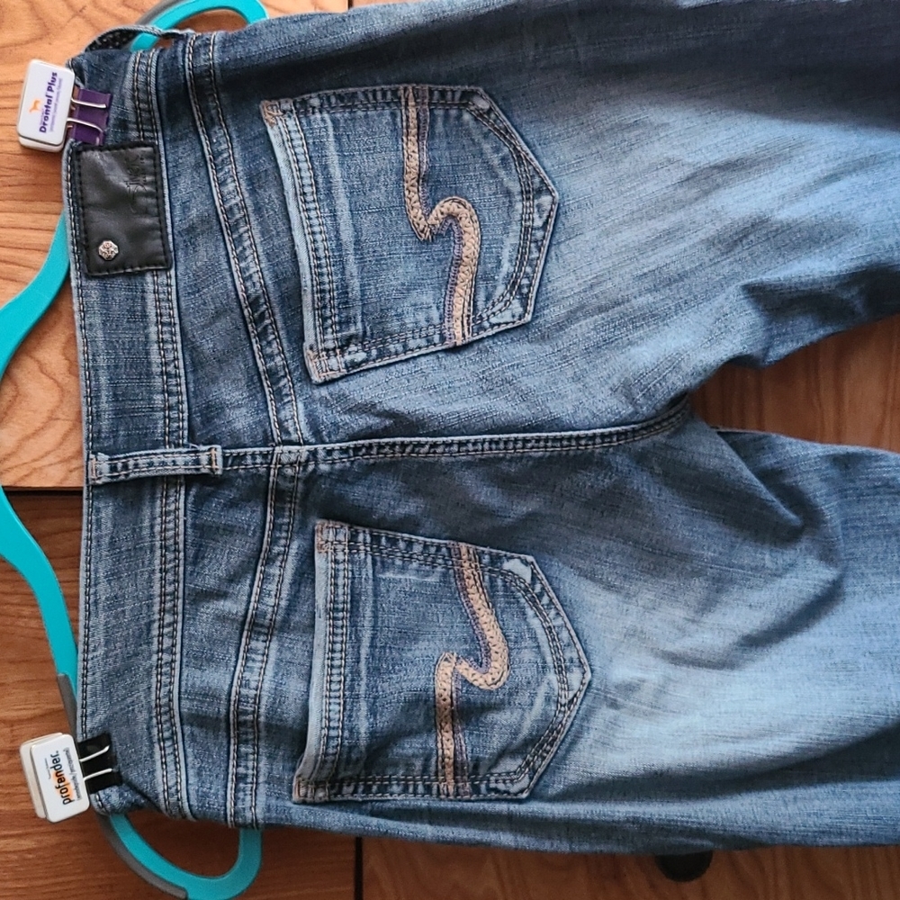 🔗Silver Suki Mid Straight Fluid Denim Distressed 28/32